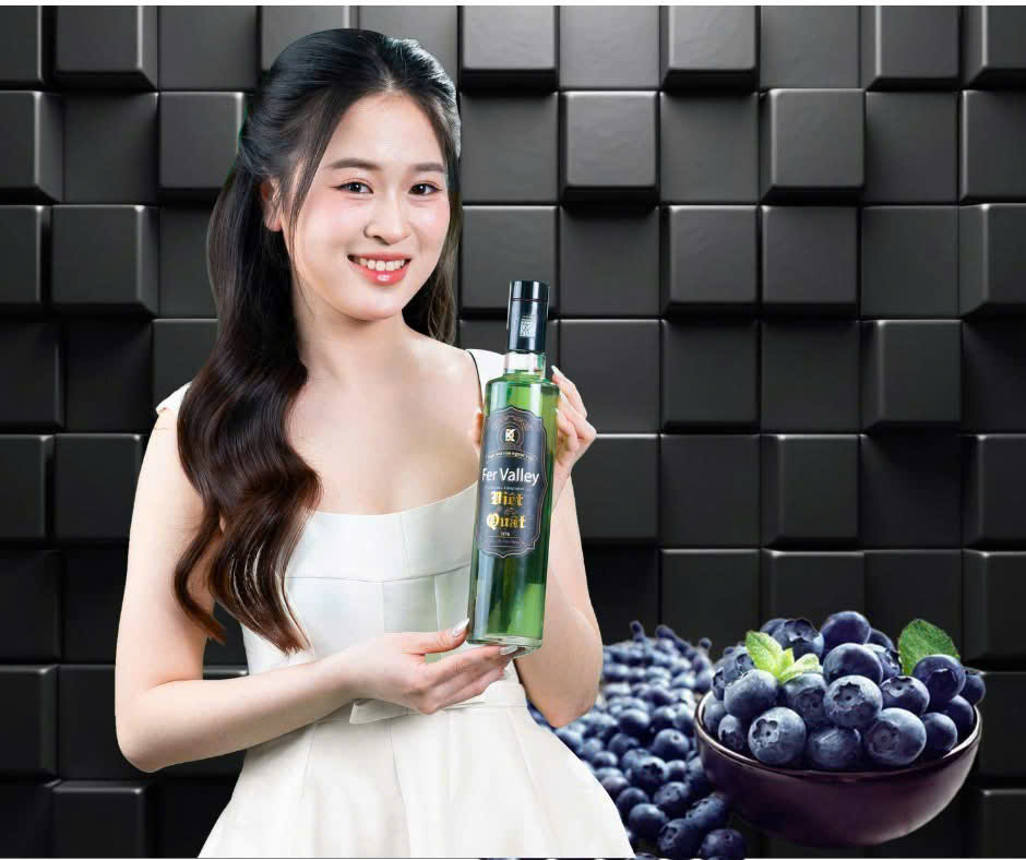 Cuộc sống hiện đại mang đến nhiều tiện nghi, nhưng cũng đặt sức khỏe của chúng ta trước vô vàn thách thức. Trẻ em dễ rơi vào tình trạng biếng ăn, táo bón hay các vấn đề hô hấp, trong khi người lớn phải đối mặt với mệt mỏi, bệnh mãn tính và áp lực cuộc sống. Giữa những lo toan ấy, Enzyme Đỗ Kiều Black – sản phẩm enzyme hoa quả tươi lên men tự nhiên – xuất hiện như một giải pháp từ thiên nhiên, mang lại sức khỏe bền vững cho cả gia đình. Với khả năng hỗ trợ từ trẻ nhỏ đến người lớn tuổi, đây không chỉ là một sản phẩm, mà là “nguồn sống” thực sự, giúp bạn và người thân sống khỏe mạnh, trẻ trung và hạnh phúc hơn.