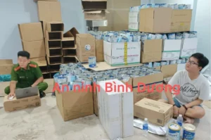 Chính quyền TP Hồ Chí Minh (TPHCM) đã tăng cường các biện pháp mạnh tay nhằm triệt phá hoạt động sản xuất và kinh doanh thuốc giả, thực phẩm giả, qua đó phát hiện những thủ đoạn tinh vi gây ảnh hưởng nghiêm trọng đến sức khỏe cộng đồng, trật tự kinh tế và đạo đức xã hội. Theo báo cáo ngày 13/8/2025 của UBND TPHCM về tình hình thực thi chính sách, pháp luật phòng, chống hàng giả, cơ quan chức năng đã xử lý 14 vụ án liên quan đến sản xuất, buôn bán thuốc và thực phẩm giả.
